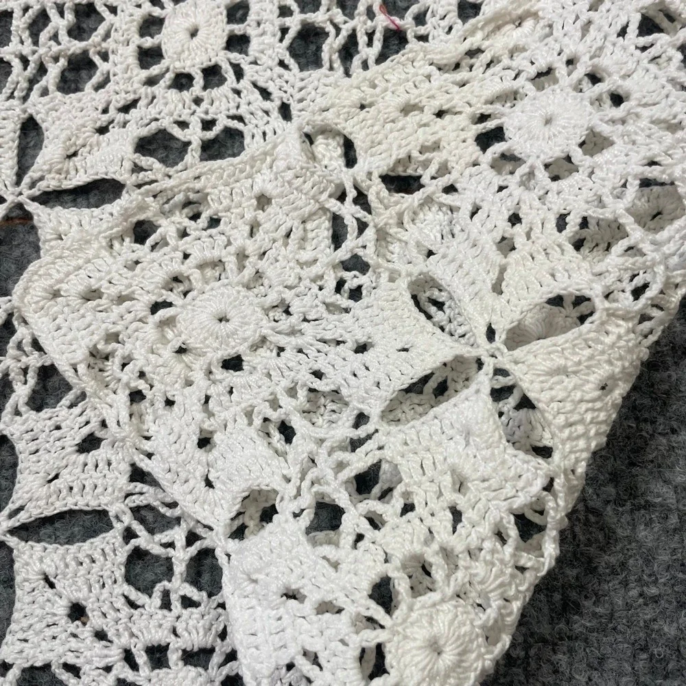Handmade Vintage Table Runner 40x17 White Crochet Floral Lace Medallion Doily